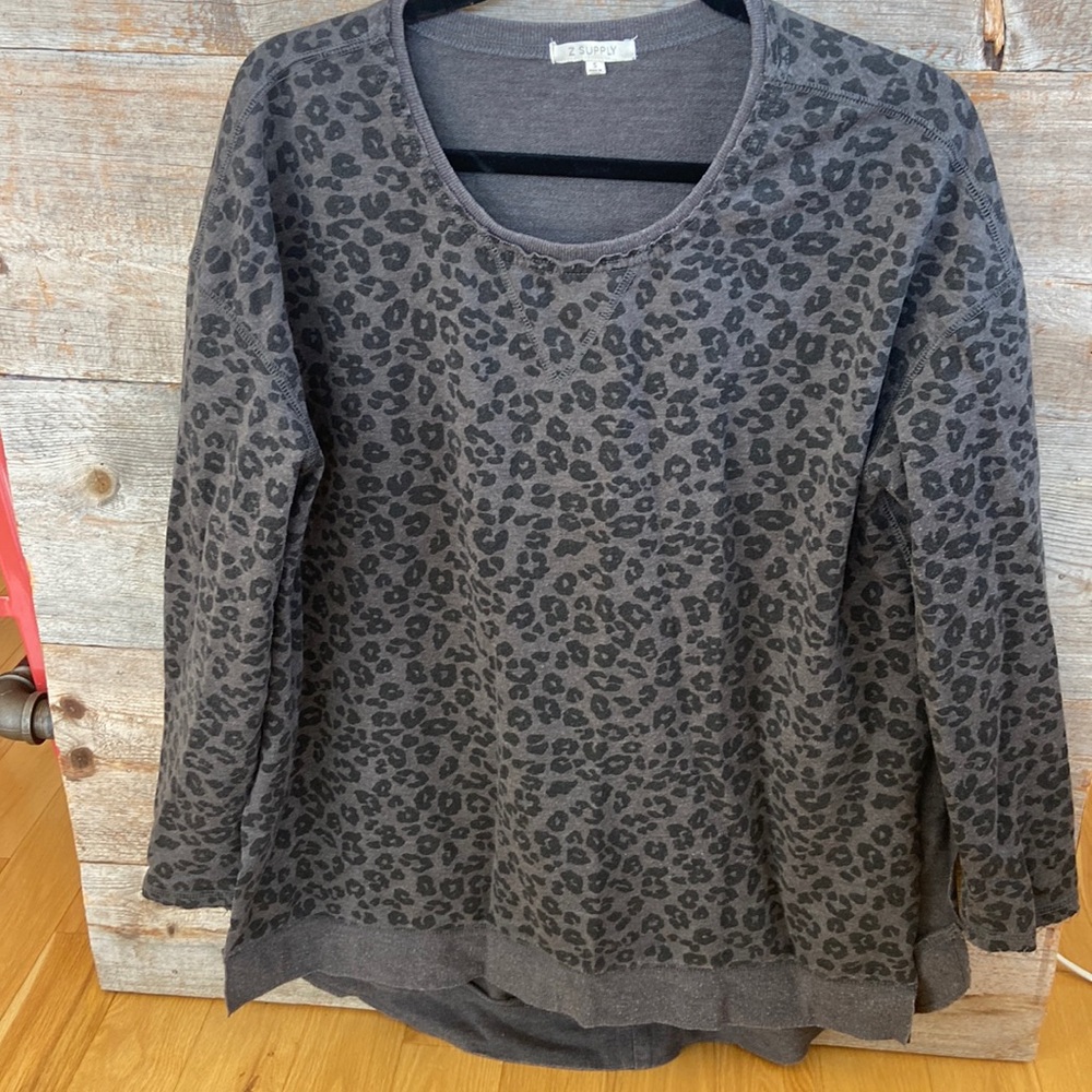 Z supply animal print crew neck size small